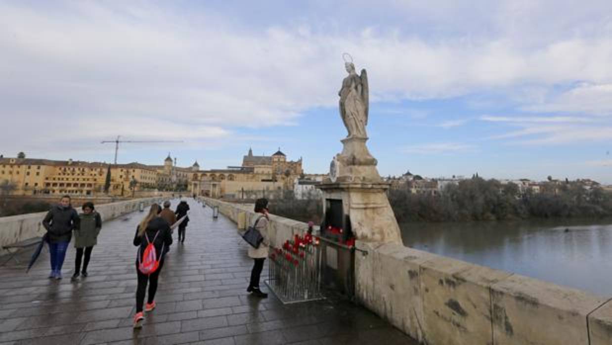 Aspecto del interior del Puente Romano de Córdoba en enero de 2018