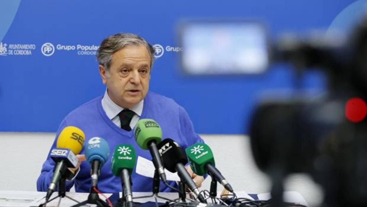 Salvador Fuentes durante una rueda de prensa