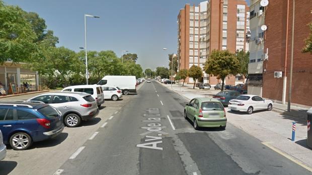 Muere un joven de 25 años al chocar su coche contra un árbol en una avenida de Huelva