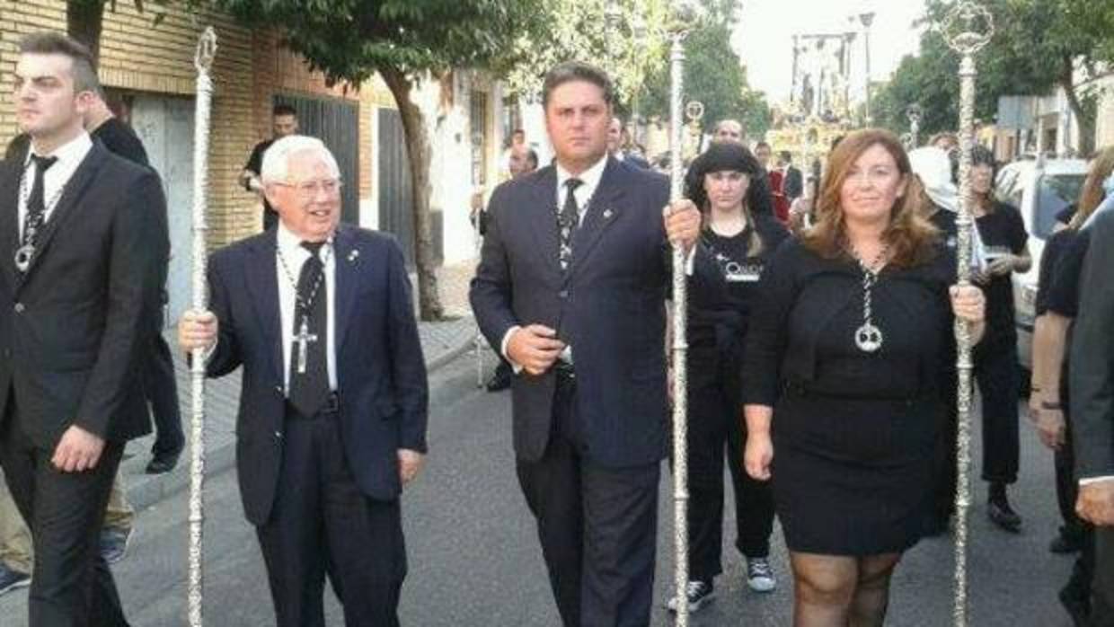 Inmaculada Aranda, con el Cristo del Amor en el Vía Crucis Magno