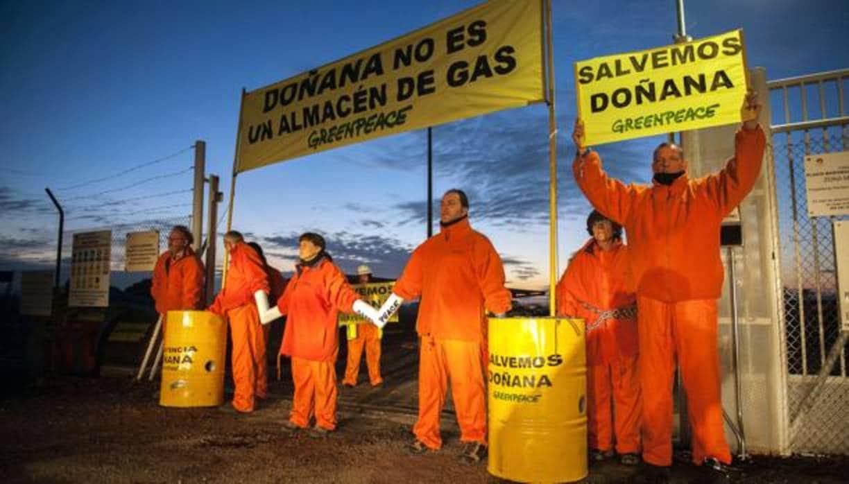 Protesta de los ecologistas por las instalaciones de gas en Doñana