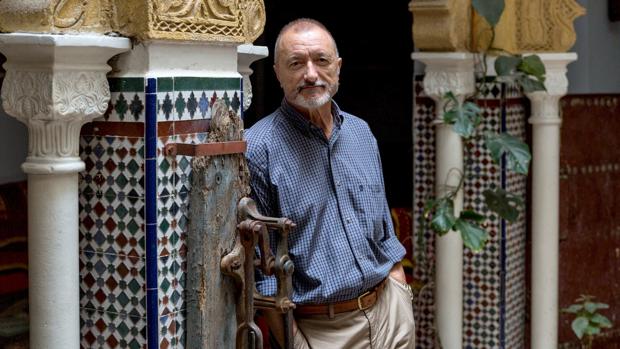 Arturo Pérez-Reverte llama imbéciles a los apóstoles del «lenguaje sexista» de la Junta de Andalucía