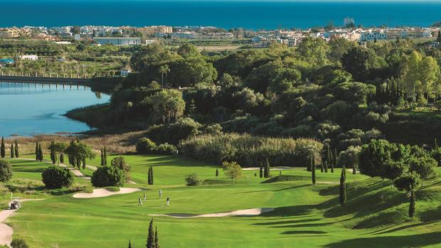 La Costa del Sol aumenta el flujo de agua regenerada a los campos de golf ante la sequía