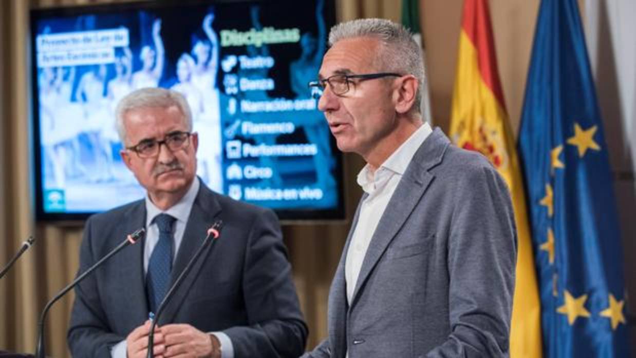 El consejero de Cultura, Miguel Ángel Vázquez, y el vicepresidente Manuel Jiménez Barrios