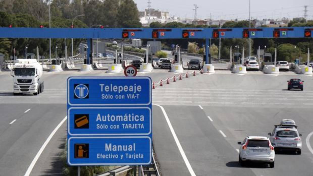 Control del peaje de la autopista Sevilla-Cádiz a la altura de Las Cabezas de San Juan