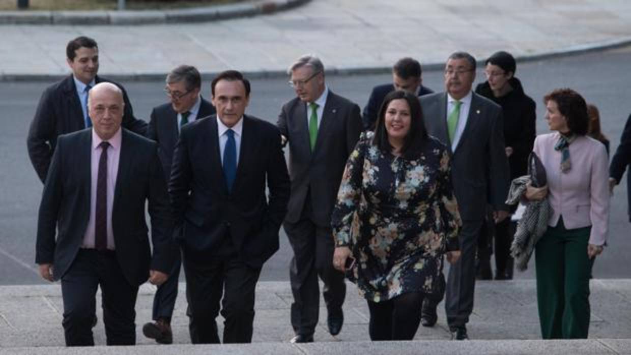 El rector y el presidente de la Diputación junto al secretario de Estado