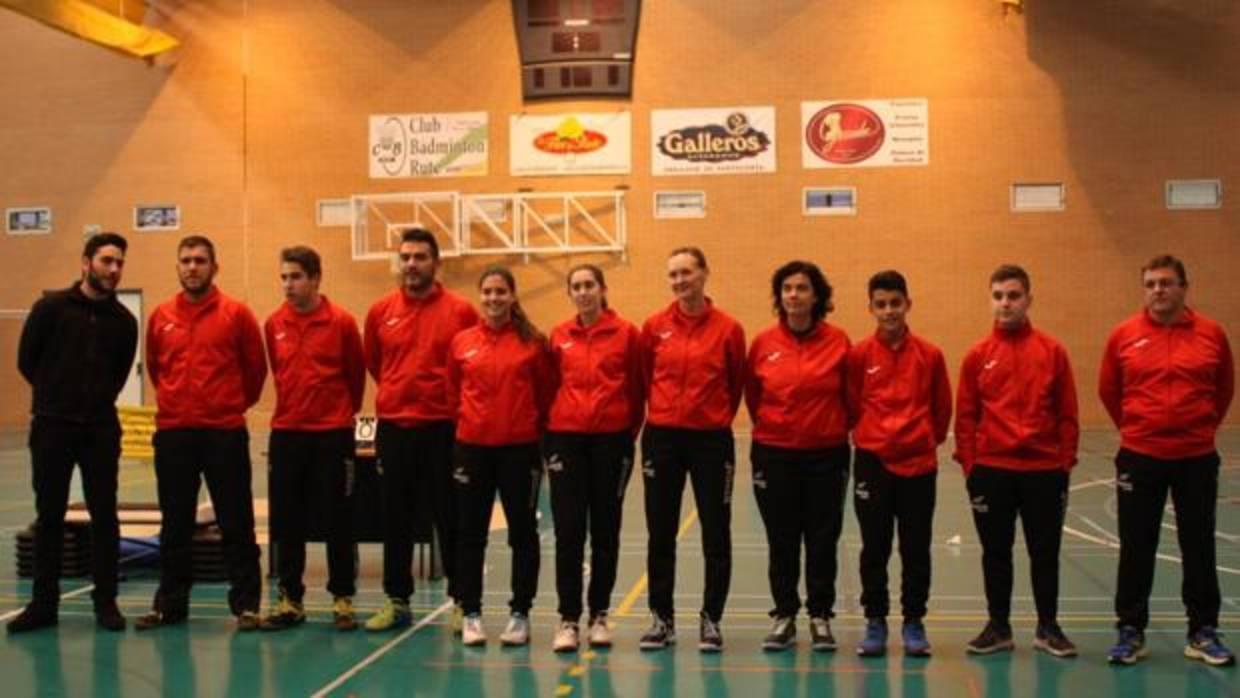 La plantilla del Eurovent Montilla de bádminton que lucha por ganar la final de la Liga Andaluza