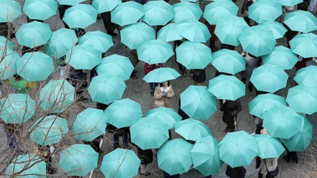 Paraguas verdes en Córdoba con motivo del Día Internacional del Cáncer