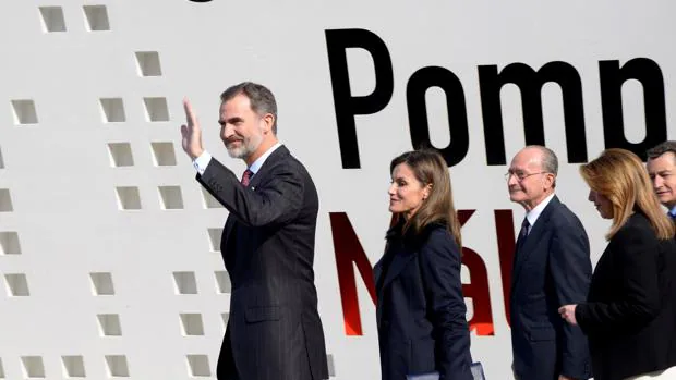 Los Reyes de España a la llegada al Centre Pompidou Málaga
