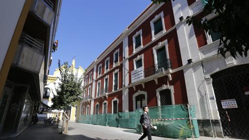 Las obras para la conversión en un hotel del antiguo edifico de Endesa contintúan