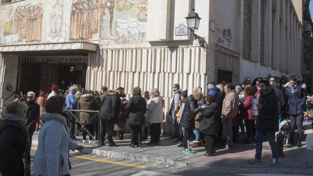 Miles de personas acuden a Granada para ver la cripta de Fray Leopoldo