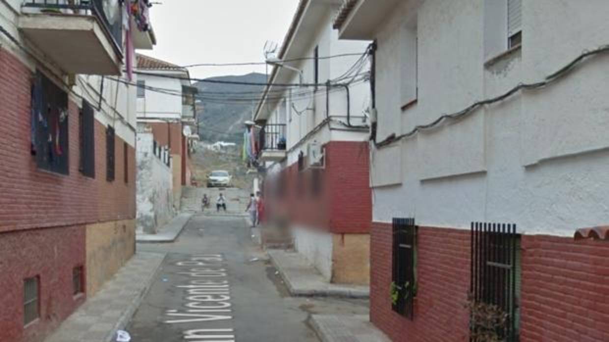 Calle de Motril en la que ha aparecido el cuerpo sin vida del hombre