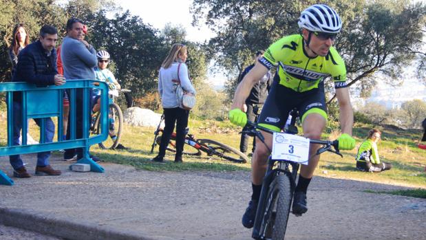 José Luis Carrasco toma ventaja en la Vuelta a Córdoba BTT con la crono