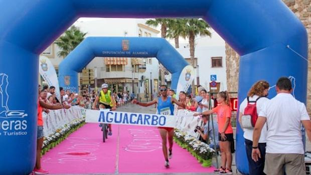 Mounir El Ouardi y Patricia Serafim ganan la XXVIII Media Maratón de Puente Genil