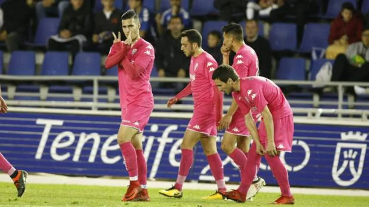 Sergi Guardiola celebra el gol del Córdoba que servía para empatar momentáneamente en Tenerife