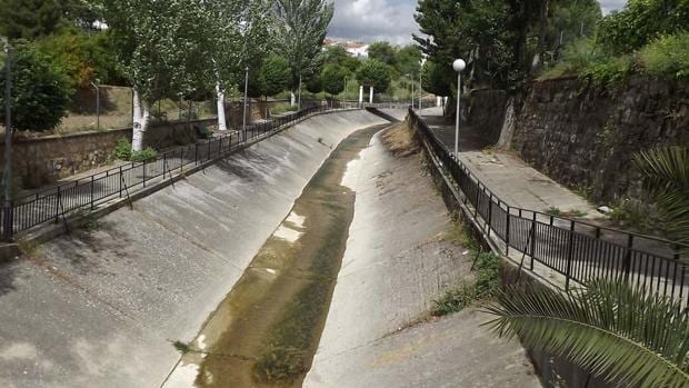Hallan el cuerpo sin vida de un hombre en un arroyo de Ibros en la provincia de Jaén