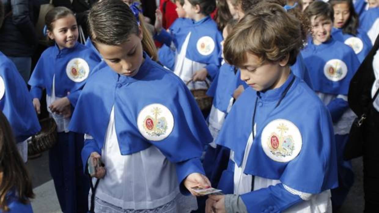 Roquetes de la hermandad del Prendimiento