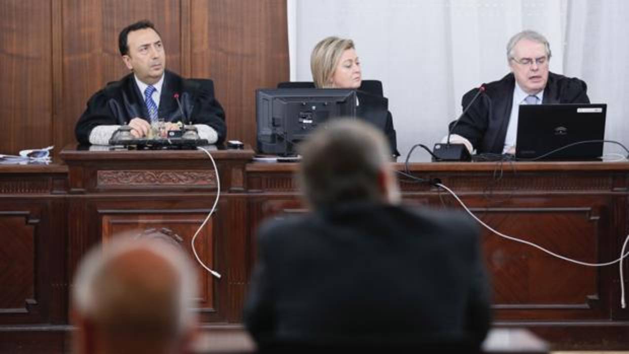 Vista de la sala de la Audiencia, ayer, en una jornada en la que terminaron de leerse las declaraciones del exdirector de Trabajo