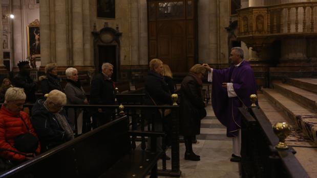 Miércoles de ceniza en la Catedral de Cádiz