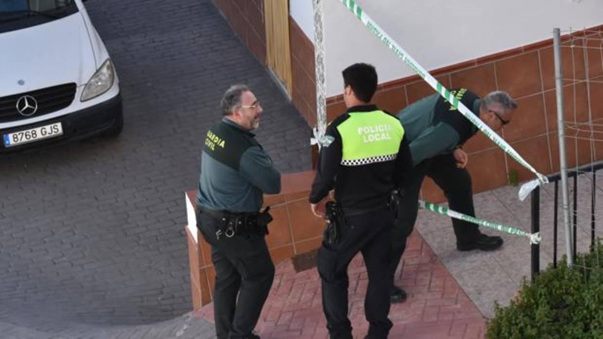 Guardia Civil en el domicilio de la víctima