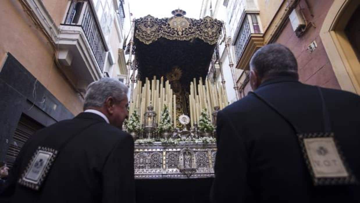Servitas, el Viernes de Dolores en la Semana Santa de Cádiz