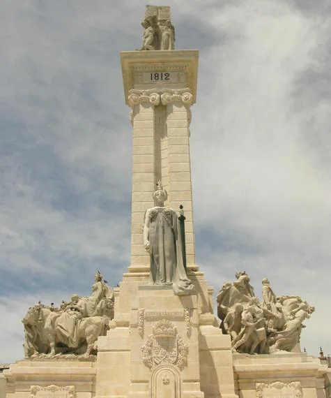 uUna frontal del Monumento de la Constitución de Cádiz