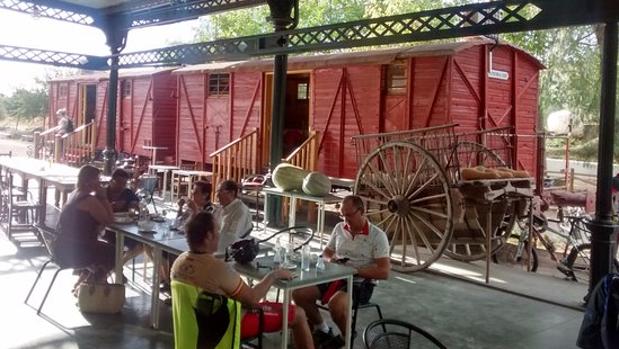 Hostal restaurante Nicol’s: ¡comensales al tren!