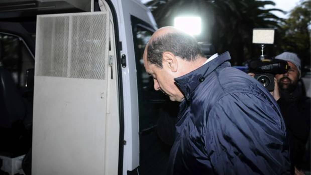 El exdirectivo de la consultora Vitalia Antonio Albarracín entrando en un furgón policial en 2013