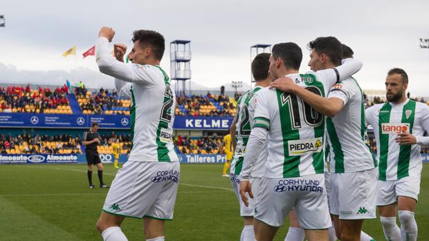 El Córdoba CF se gana el derecho a creer en la permanencia tras remontar en Alcorcón (1-2)