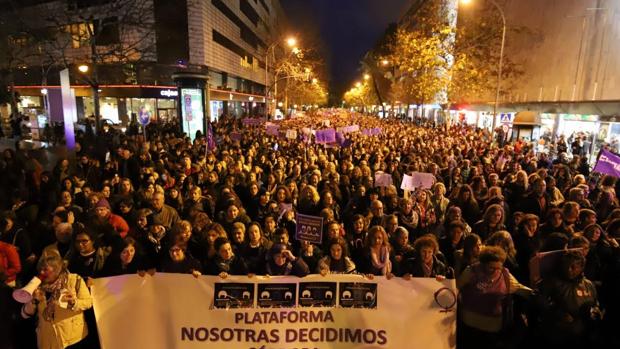 La manifestación feminista por la igualdad congrega a más de 12.000 personas en Córdoba