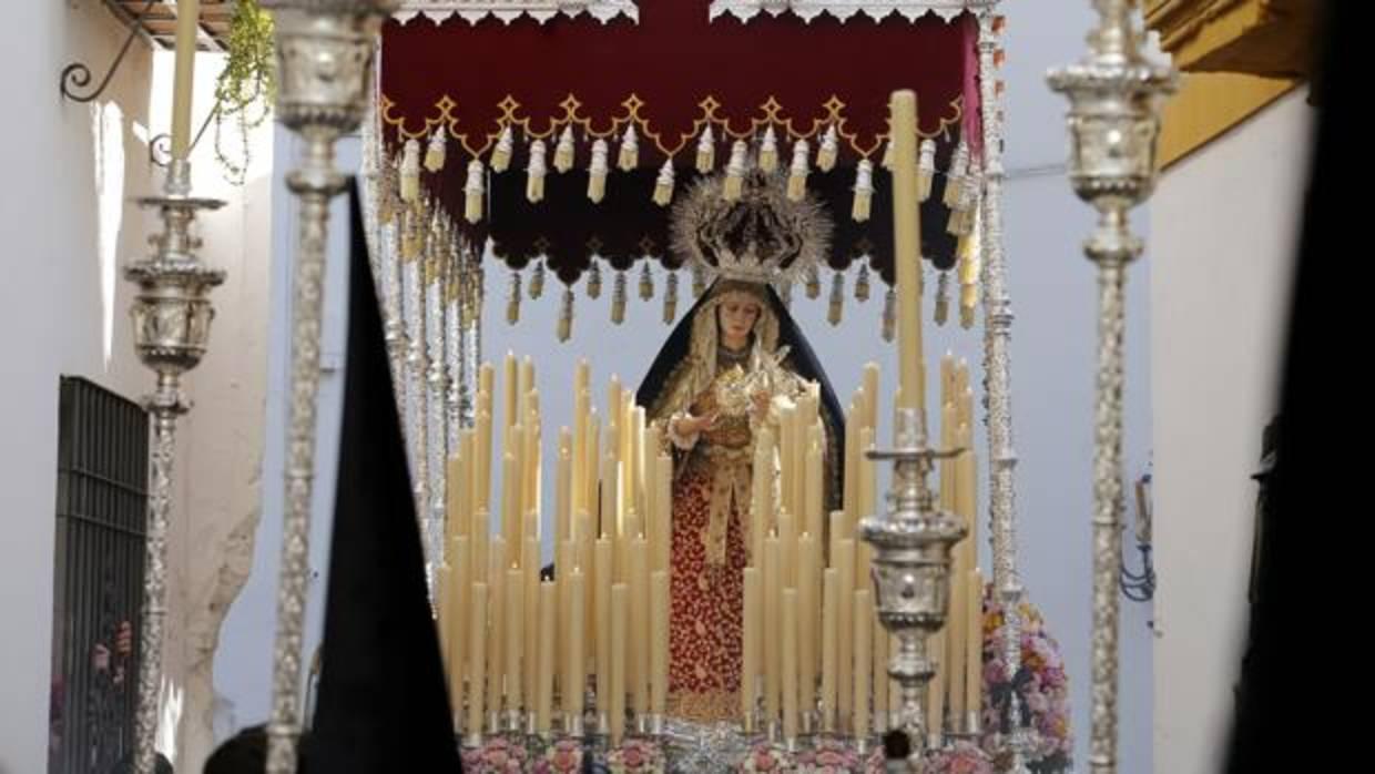 La Virgen del Rocíoy Lágrimas en la Semana Santa de Córdoba