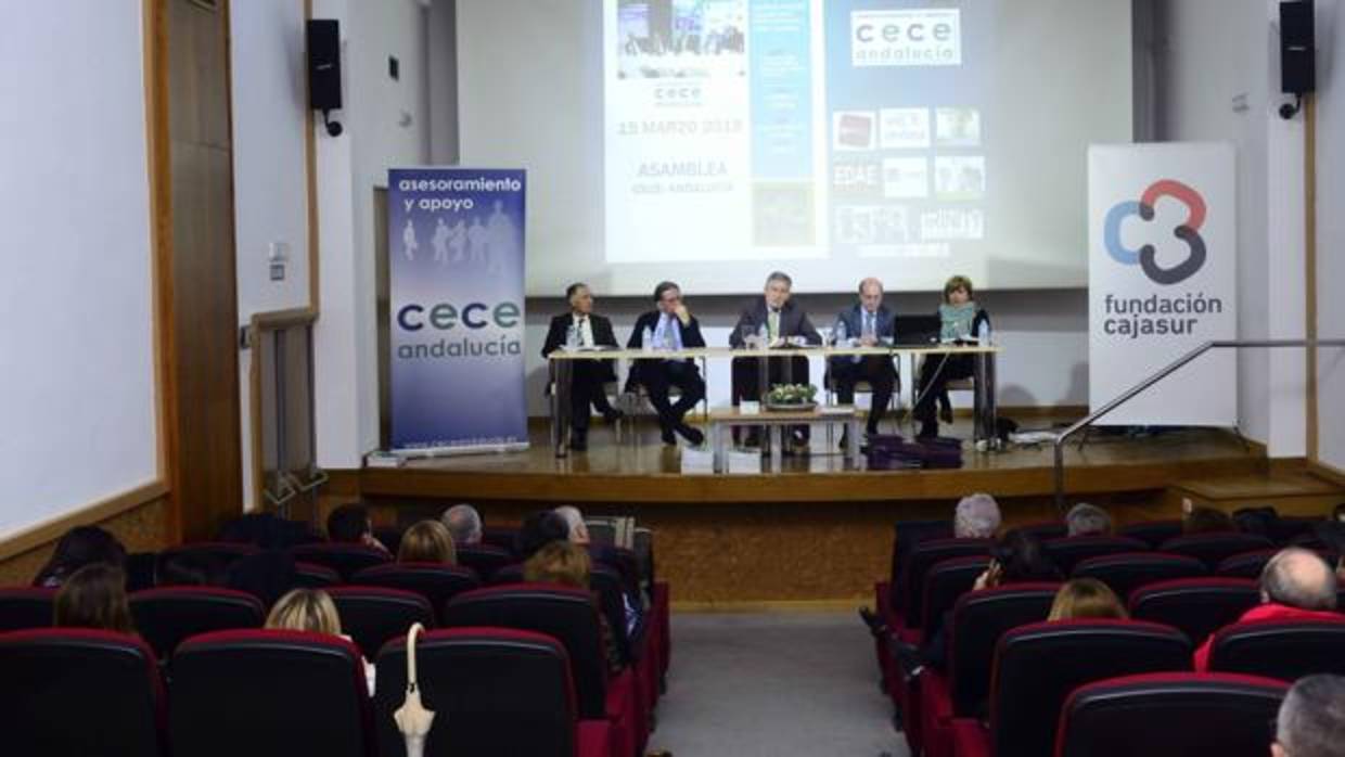 Un momento de la asamblea de CECE-Andalucía en el Salón Reyes Católicos de Cajasur en Córdoba