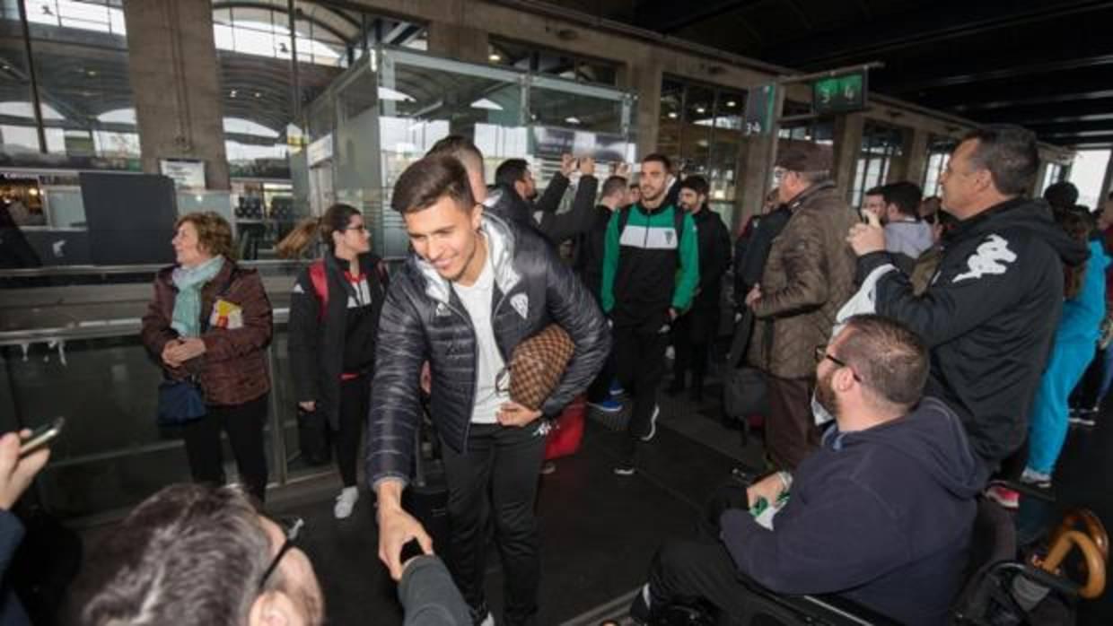 Recibimiento de la afición a la plantilla