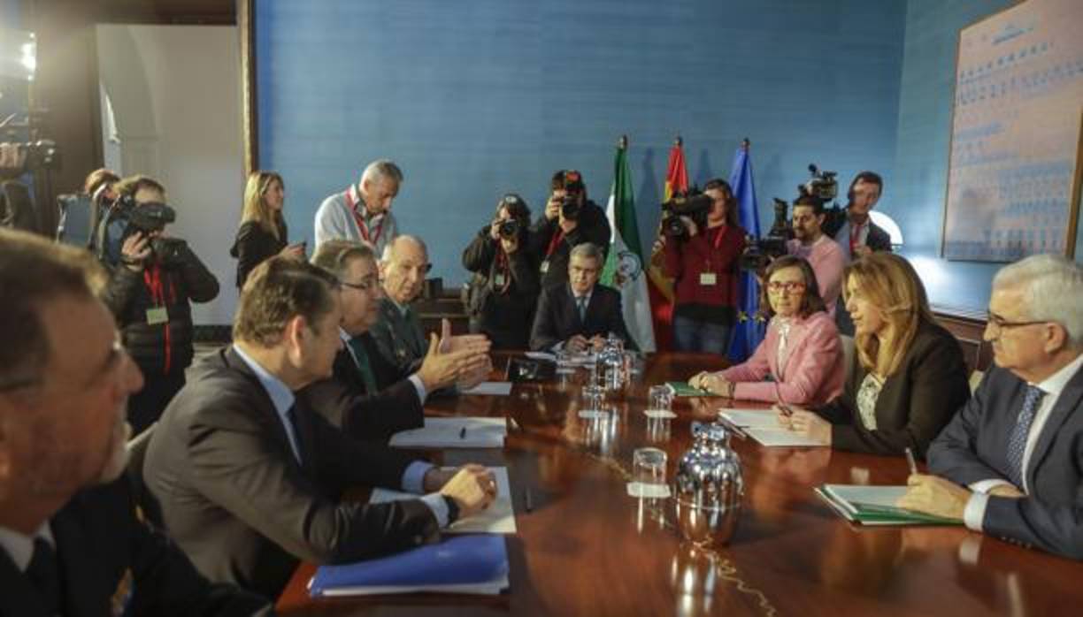 Imagen de la reunión mantenida entre el ministro del Interior y la presidenta de la Junta