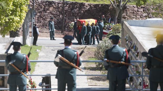 Málaga despide al guardia civil que murió en Guillena