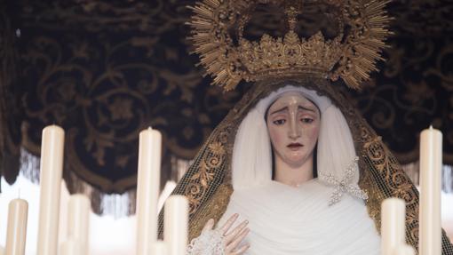 Virgen de Gracia y Amparo, bajo palio