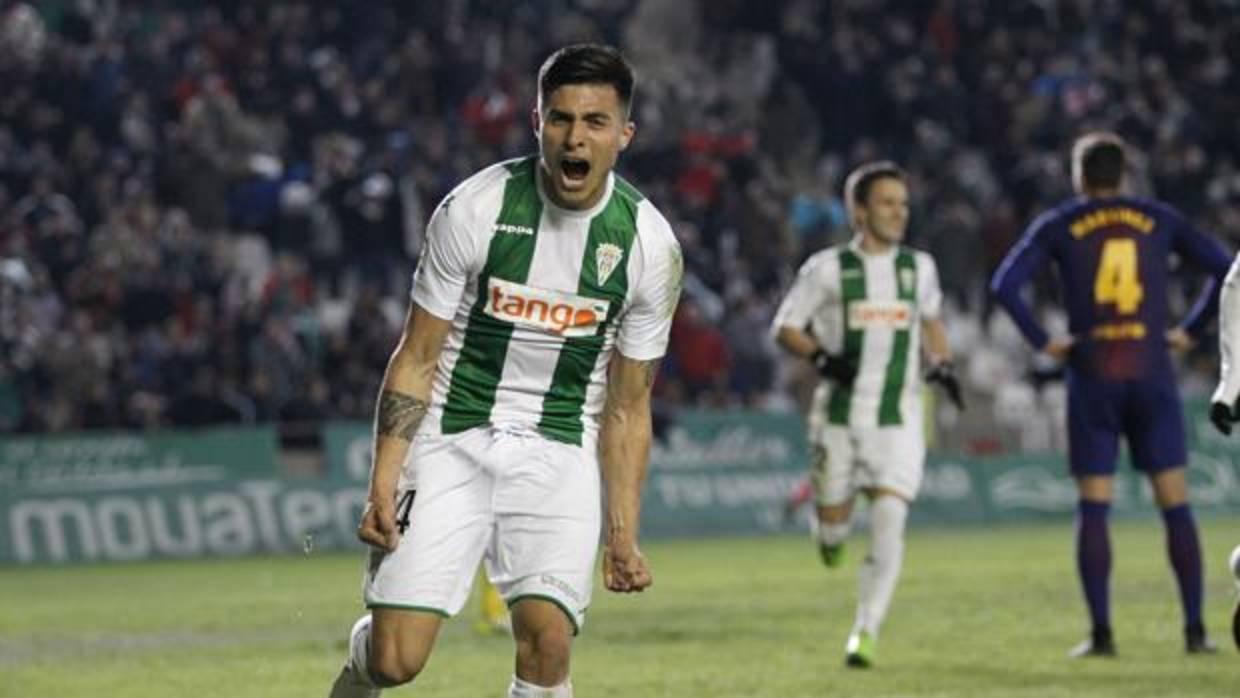 Narváez celebra el primer gol como blanquiverde ante el Barcelona B