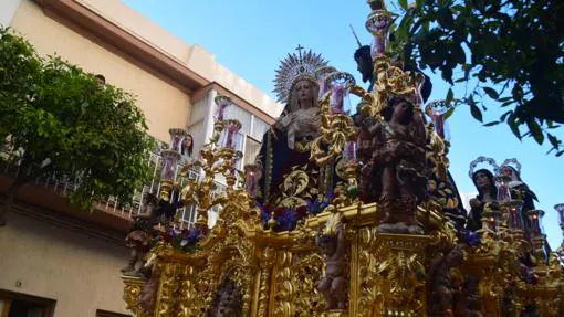Lunes Santo en la provincia de Cádiz: exhibición de colores y brillos
