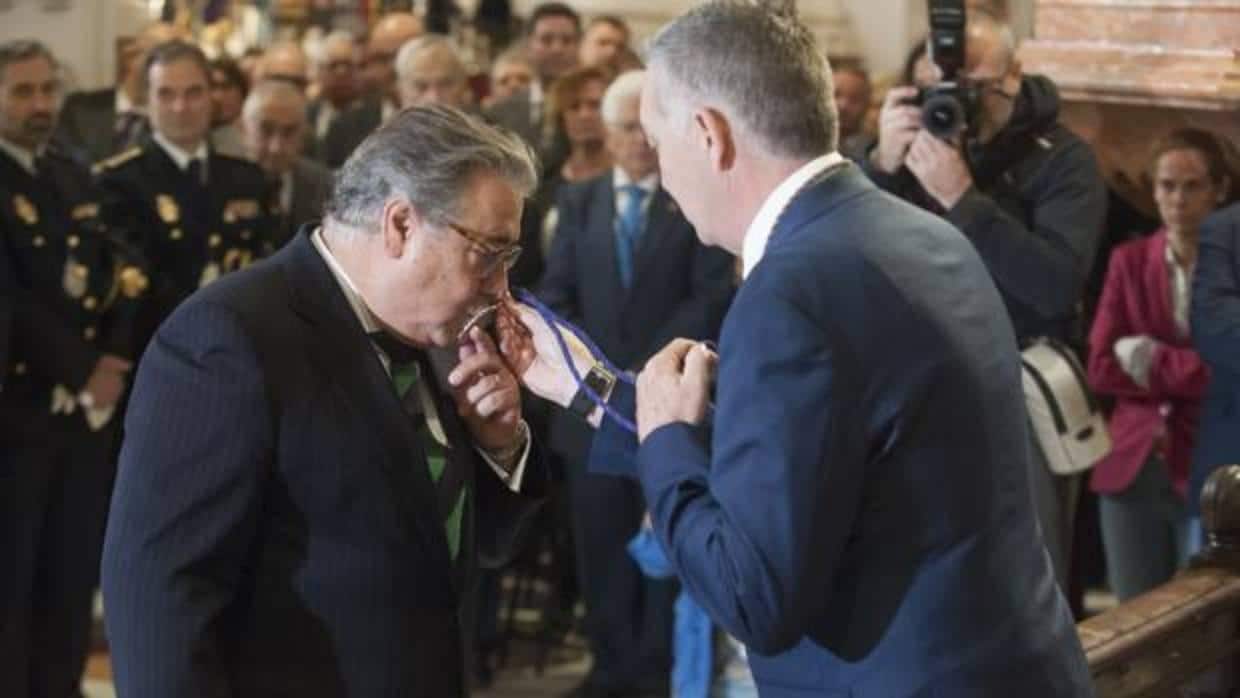 Juan Ignacio Zoido recibe la medalla de El Rico