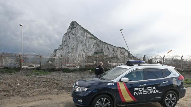 Interior retira los refuerzos policiales en La Línea anunciados por Zoido para combatir el narcotráfico