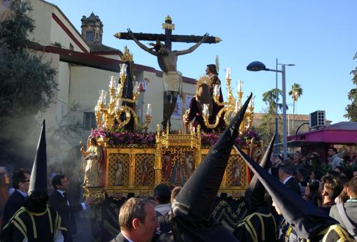 El Cristo de Gracia a su salida de la parroquia de Nuestra Señora de Gracia