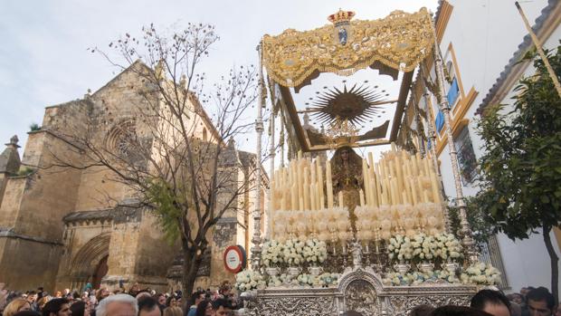 Semana Santa de Córdoba 2018: Jesús Resucitado proclama su triunfo en las calles entre sol y multitudes