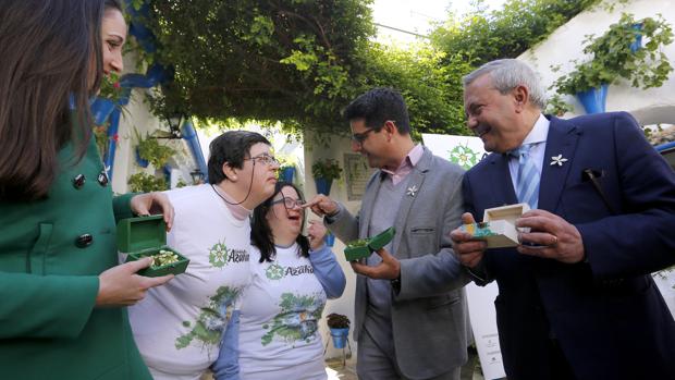 «Córdoba en azahar» permitirá el envío de 25.000 de estas flores a cualquier parte del mundo