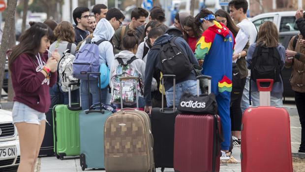 Más de 10.000 universitarios de Portugal desembarcan en Punta Umbría