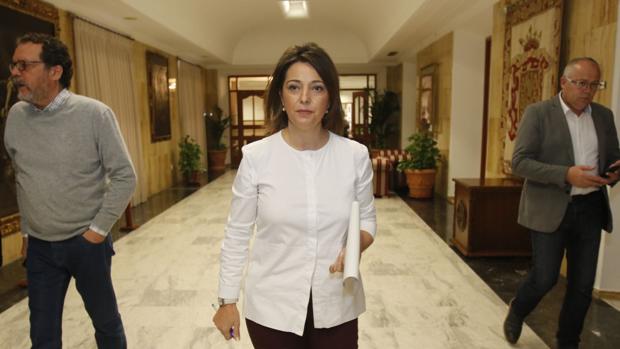 La alcaldesa achaca a «gestiones» el retraso en la compra de las Caballerizas de Córdoba