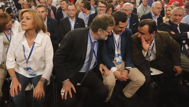 Juanma Moreno llama al PP a «mejorar» y a ser «más fuertes» en la Convención Nacional de Sevilla