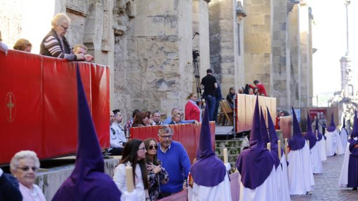 Palcos ubicados junto a los muros de la Catedral en la pasada Semana Santa de Córdoba