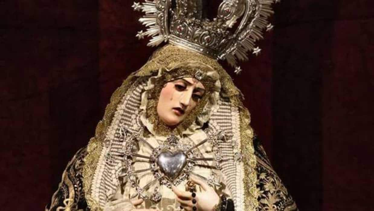 María Santísima del Silencio, con rostrillo y corona en la función por el centenario de su cofradía de la Expiración