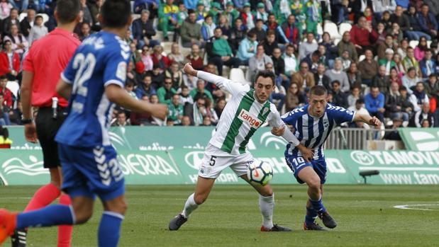 El Córdoba CF deja la permanencia a tiro tras ganar al Lorca FC (1-0)