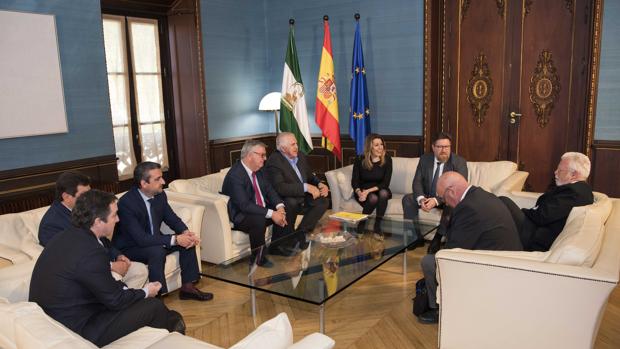 Susana Díaz se refuerza antes de su reunión con Mariano Rajoy